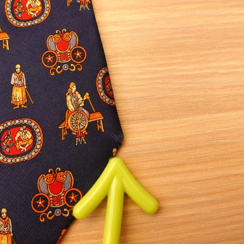Salvatore Ferragamo Tie Mens Navy Blue Silk Twill Novelty Italian Luxury $240